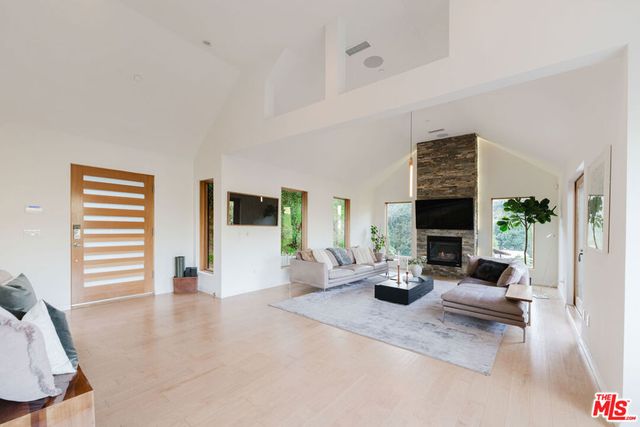 10110 Cielo Drive, Beverly Hills, CA 90210