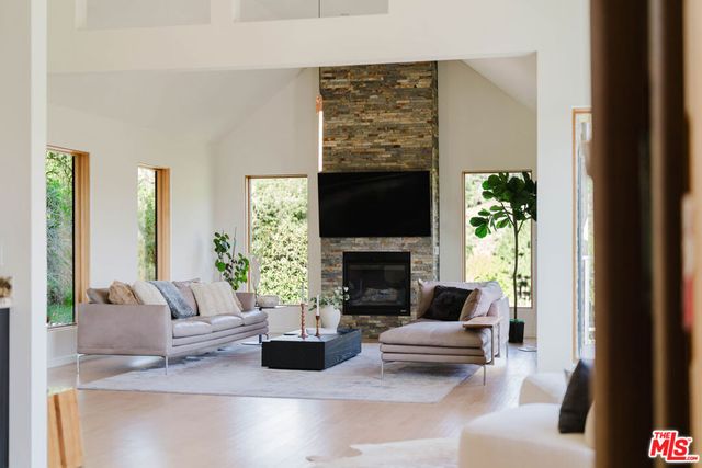 10110 Cielo Drive, Beverly Hills, CA 90210