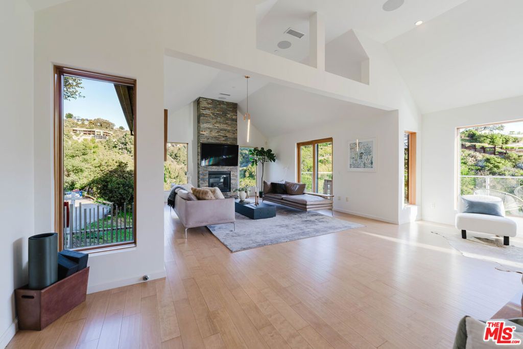 10110 Cielo Drive, Beverly Hills, CA 90210