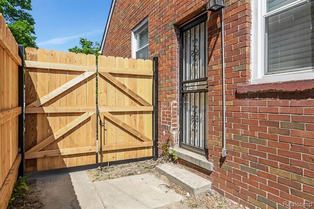 15810 Robson Street, Detroit, MI 48227