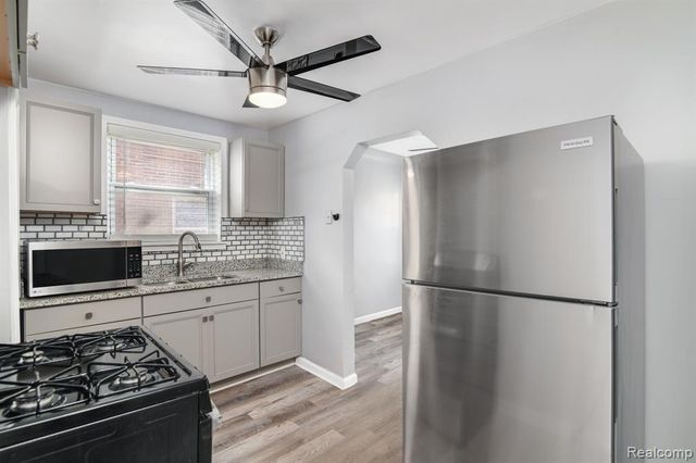 15810 Robson Street, Detroit, MI 48227