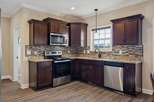 542 Low Country Ct, Clarksville, TN 37042