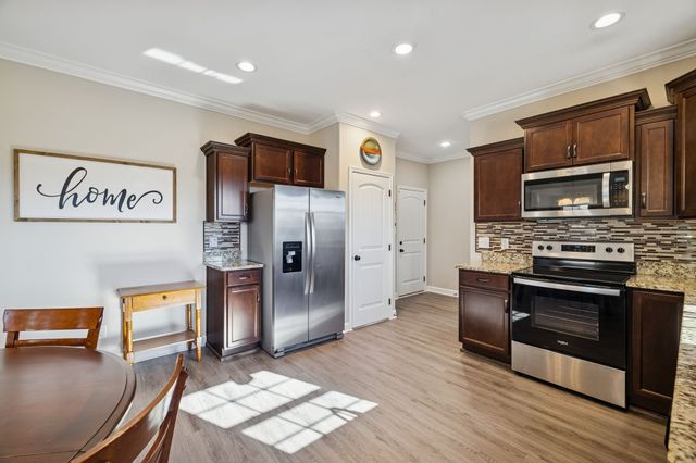 542 Low Country Ct, Clarksville, TN 37042