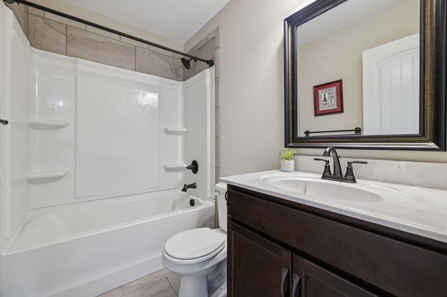 542 Low Country Ct, Clarksville, TN 37042