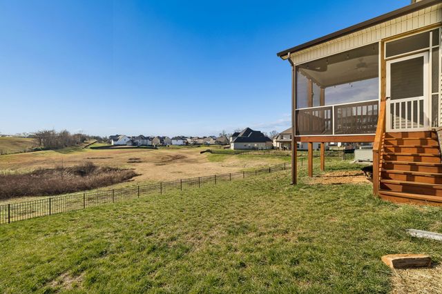 542 Low Country Ct, Clarksville, TN 37042