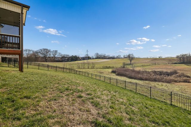 542 Low Country Ct, Clarksville, TN 37042