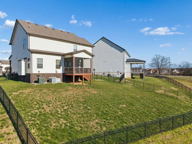 542 Low Country Ct, Clarksville, TN 37042