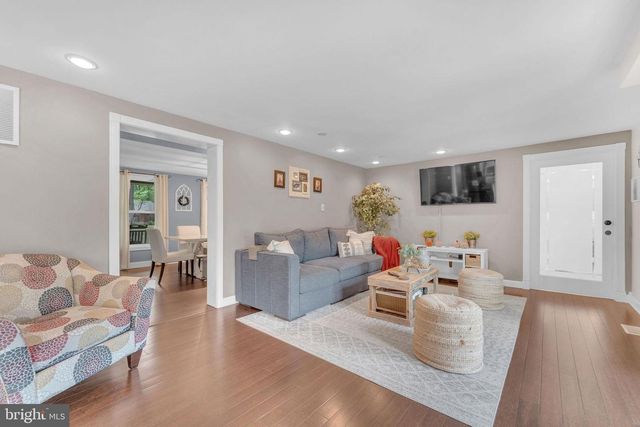 18 COUNTRY CLUB LN, Marlton, NJ 08053
