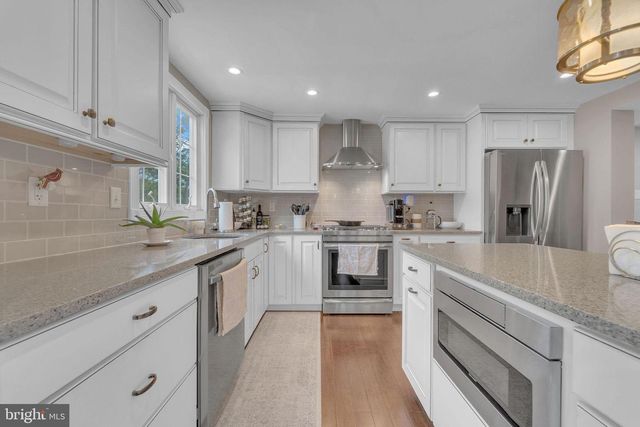 18 COUNTRY CLUB LN, Marlton, NJ 08053