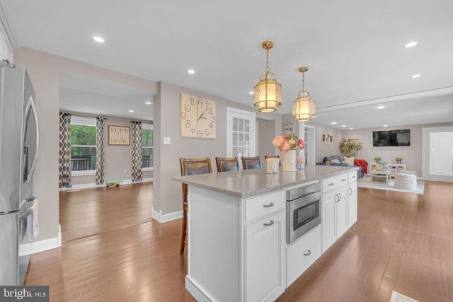 18 COUNTRY CLUB LN, Marlton, NJ 08053