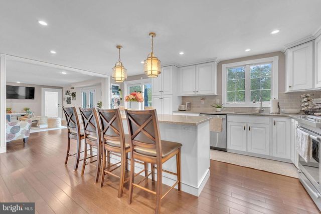 18 COUNTRY CLUB LN, Marlton, NJ 08053