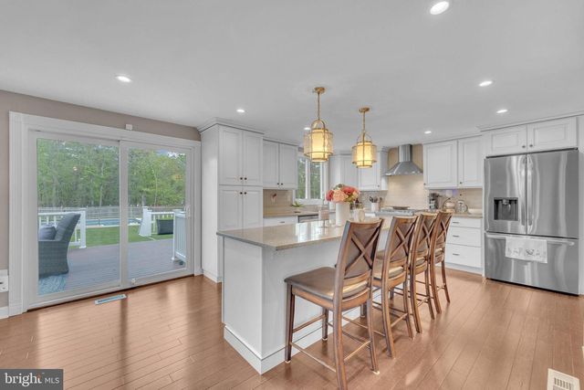 18 COUNTRY CLUB LN, Marlton, NJ 08053