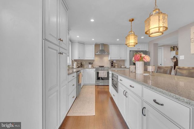 18 COUNTRY CLUB LN, Marlton, NJ 08053