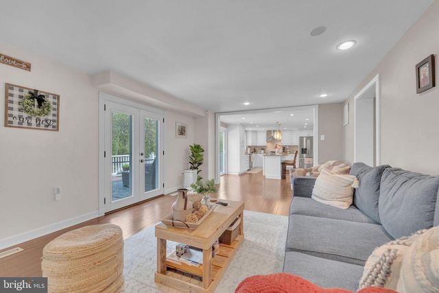 18 COUNTRY CLUB LN, Marlton, NJ 08053