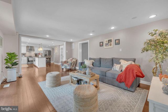 18 COUNTRY CLUB LN, Marlton, NJ 08053