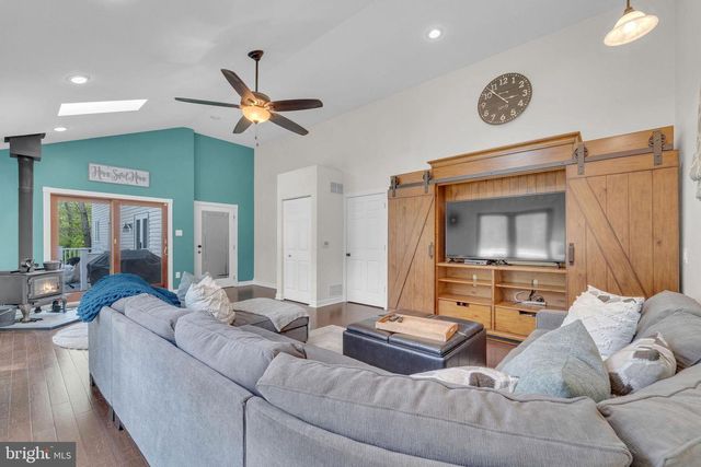 18 COUNTRY CLUB LN, Marlton, NJ 08053