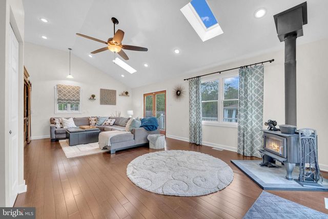 18 COUNTRY CLUB LN, Marlton, NJ 08053