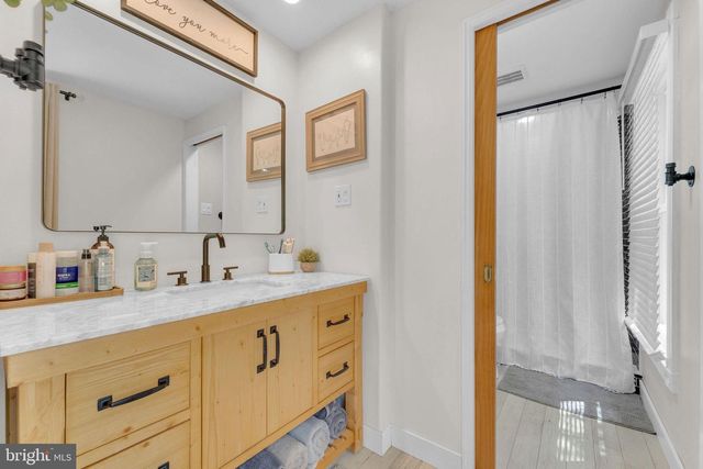 18 COUNTRY CLUB LN, Marlton, NJ 08053