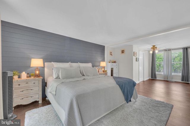 18 COUNTRY CLUB LN, Marlton, NJ 08053