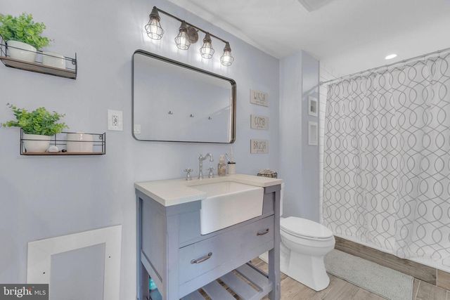 18 COUNTRY CLUB LN, Marlton, NJ 08053