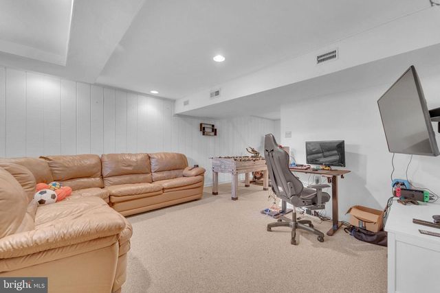18 COUNTRY CLUB LN, Marlton, NJ 08053