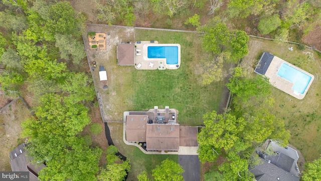 18 COUNTRY CLUB LN, Marlton, NJ 08053