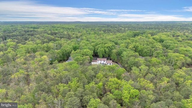18 COUNTRY CLUB LN, Marlton, NJ 08053