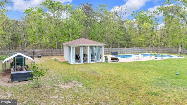 18 COUNTRY CLUB LN, Marlton, NJ 08053
