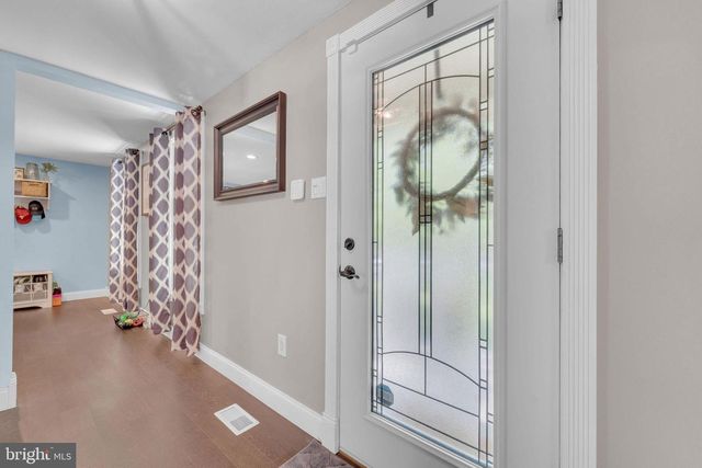 18 COUNTRY CLUB LN, Marlton, NJ 08053