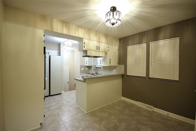 3133 W 101st Place, Evergreen Park, IL 60805