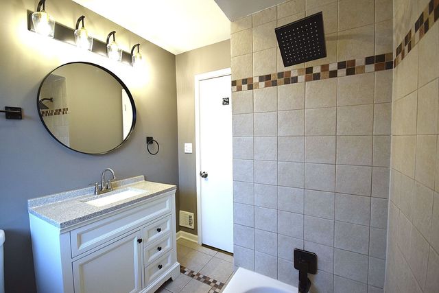 3133 W 101st Place, Evergreen Park, IL 60805