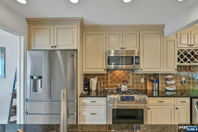 9 Yorkview Drive A3, Edgewater, NJ 07020
