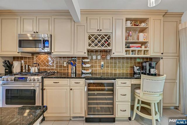 9 Yorkview Drive A3, Edgewater, NJ 07020