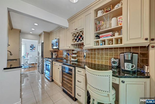 9 Yorkview Drive A3, Edgewater, NJ 07020