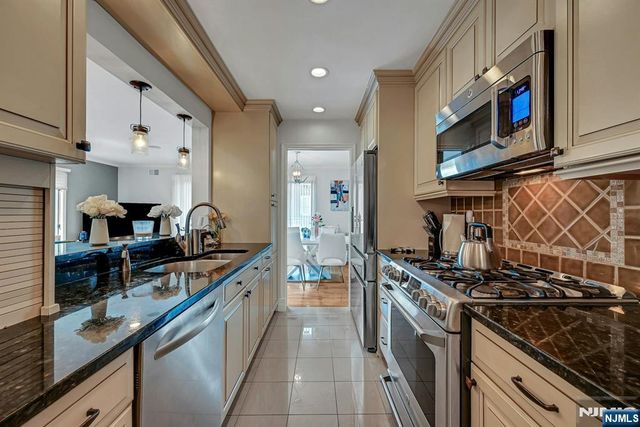 9 Yorkview Drive A3, Edgewater, NJ 07020