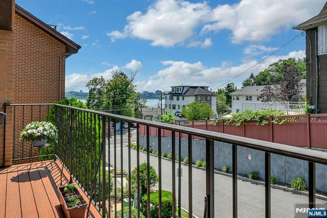 9 Yorkview Drive A3, Edgewater, NJ 07020