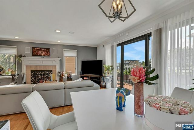 9 Yorkview Drive A3, Edgewater, NJ 07020