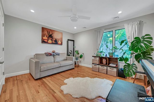 9 Yorkview Drive A3, Edgewater, NJ 07020