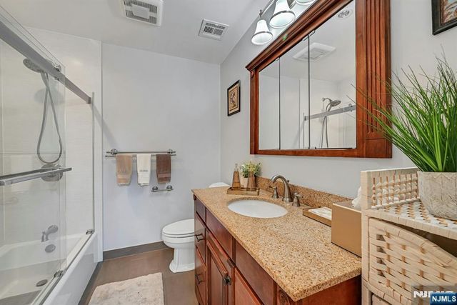 9 Yorkview Drive A3, Edgewater, NJ 07020