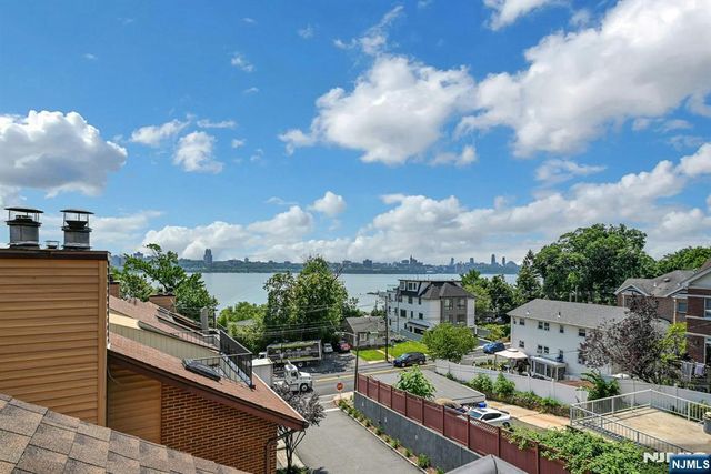 9 Yorkview Drive A3, Edgewater, NJ 07020