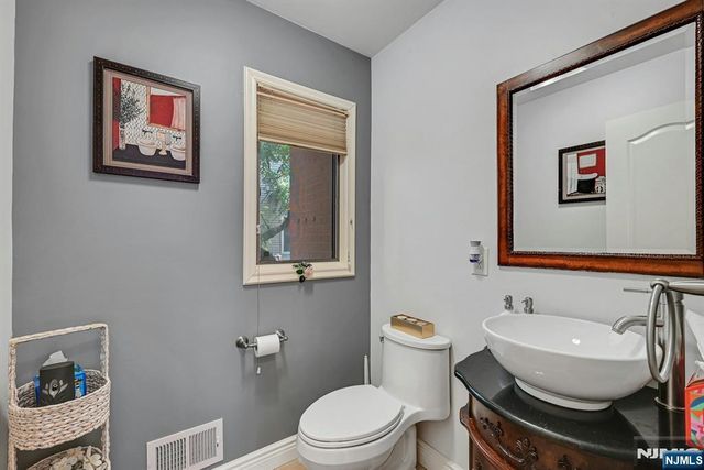 9 Yorkview Drive A3, Edgewater, NJ 07020