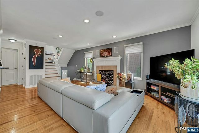 9 Yorkview Drive A3, Edgewater, NJ 07020