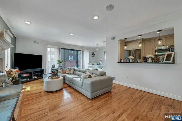 9 Yorkview Drive A3, Edgewater, NJ 07020