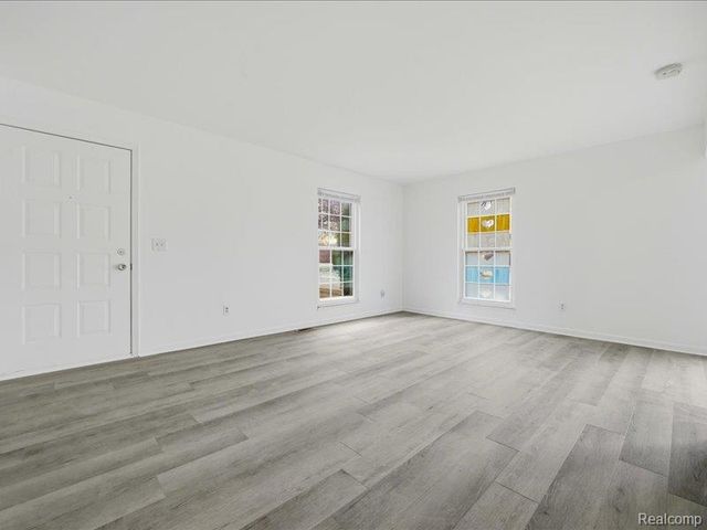 15913 N Franklin Drive, Clinton Township, MI 48038