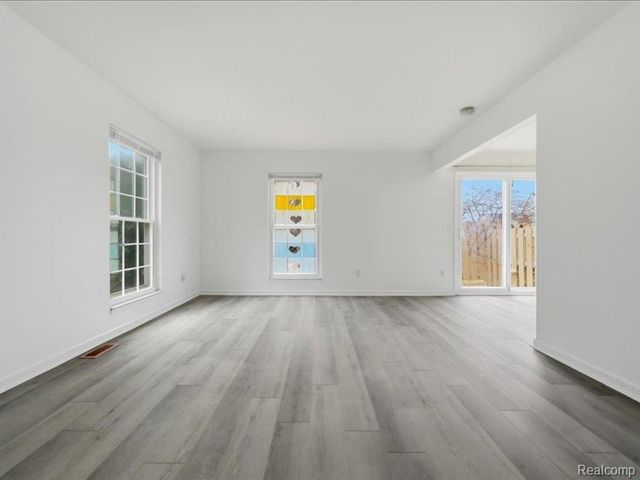 15913 N Franklin Drive, Clinton Township, MI 48038