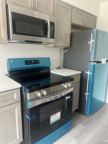 15913 N Franklin Drive, Clinton Township, MI 48038