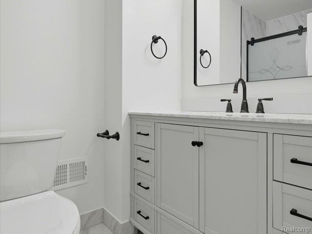 15913 N Franklin Drive, Clinton Township, MI 48038