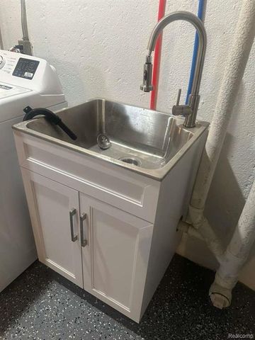 15913 N Franklin Drive, Clinton Township, MI 48038