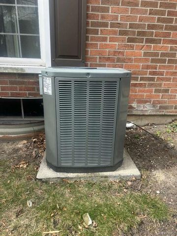 15913 N Franklin Drive, Clinton Township, MI 48038