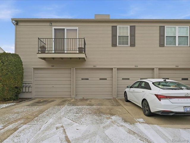 15913 N Franklin Drive, Clinton Township, MI 48038